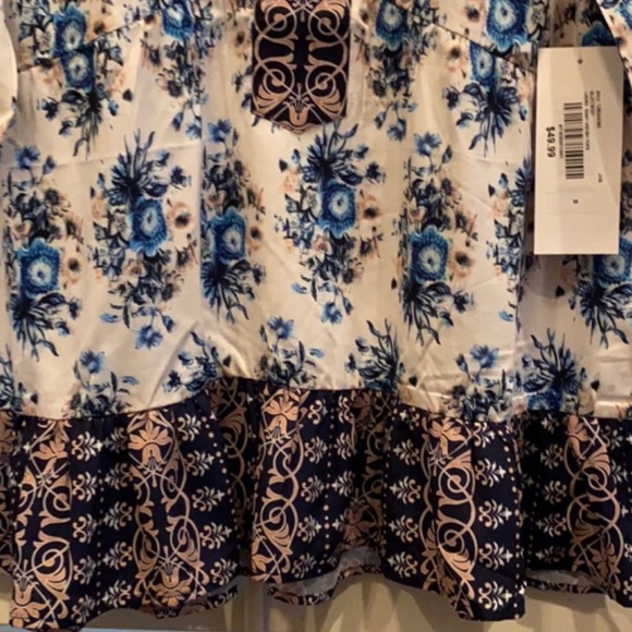 NWT Sunny Leigh Lightweight Silky Floral Tunic Top - Picture 4 of 7